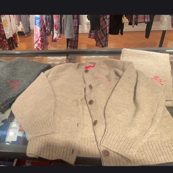 Vivienne Westwood Cardigan with Scarf - Picture 7 of 9